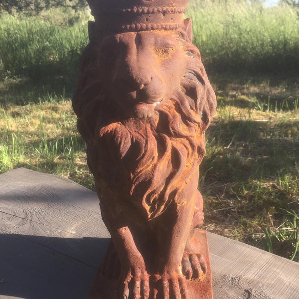 Kingen  -  Lejon Gjutform 36 Cm
