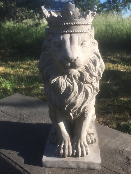 Kingen  -  Lejon Gjutform 36 Cm